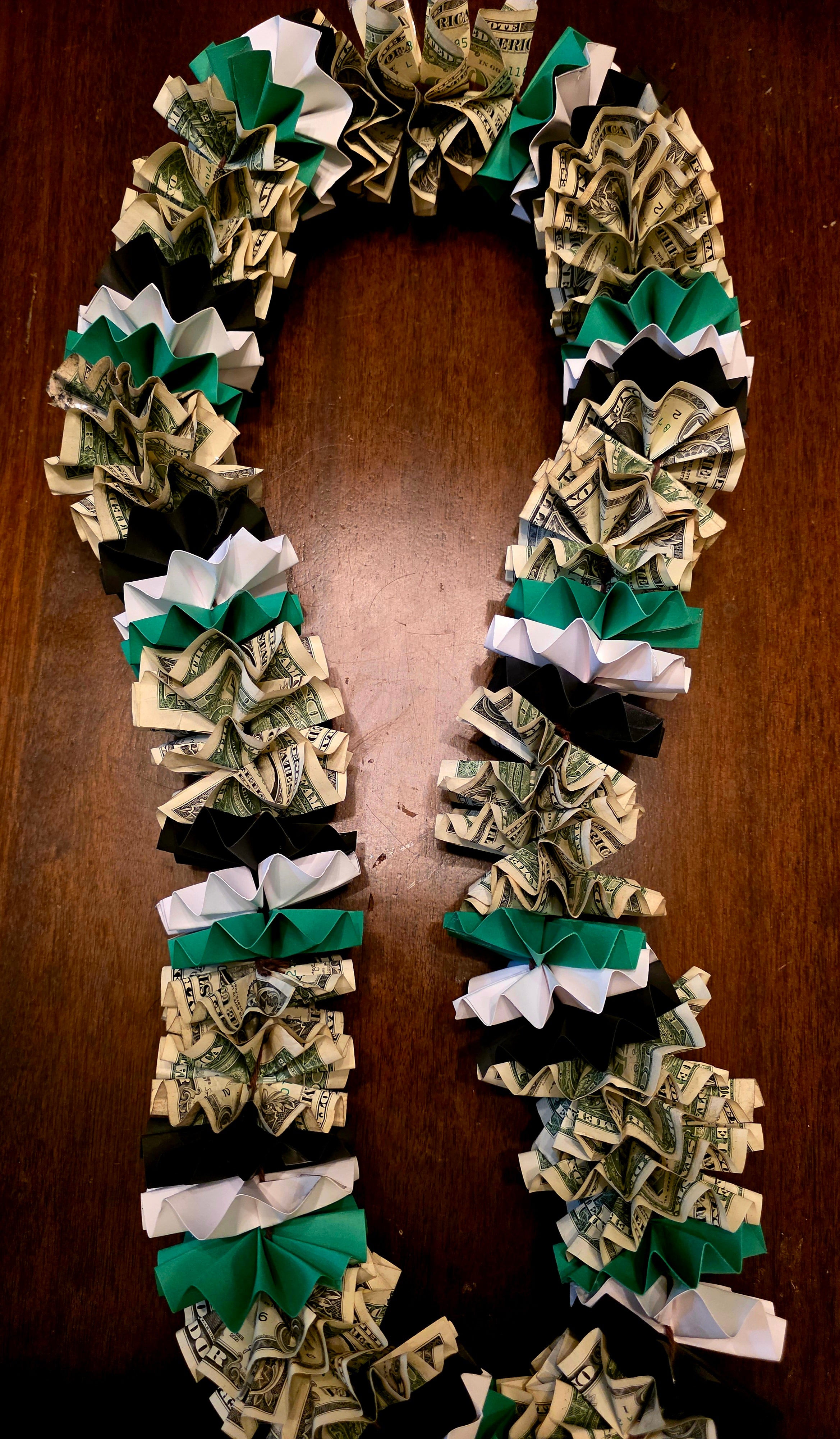 Money Graduation Lei – Custom Cash Graduation Lei Gift