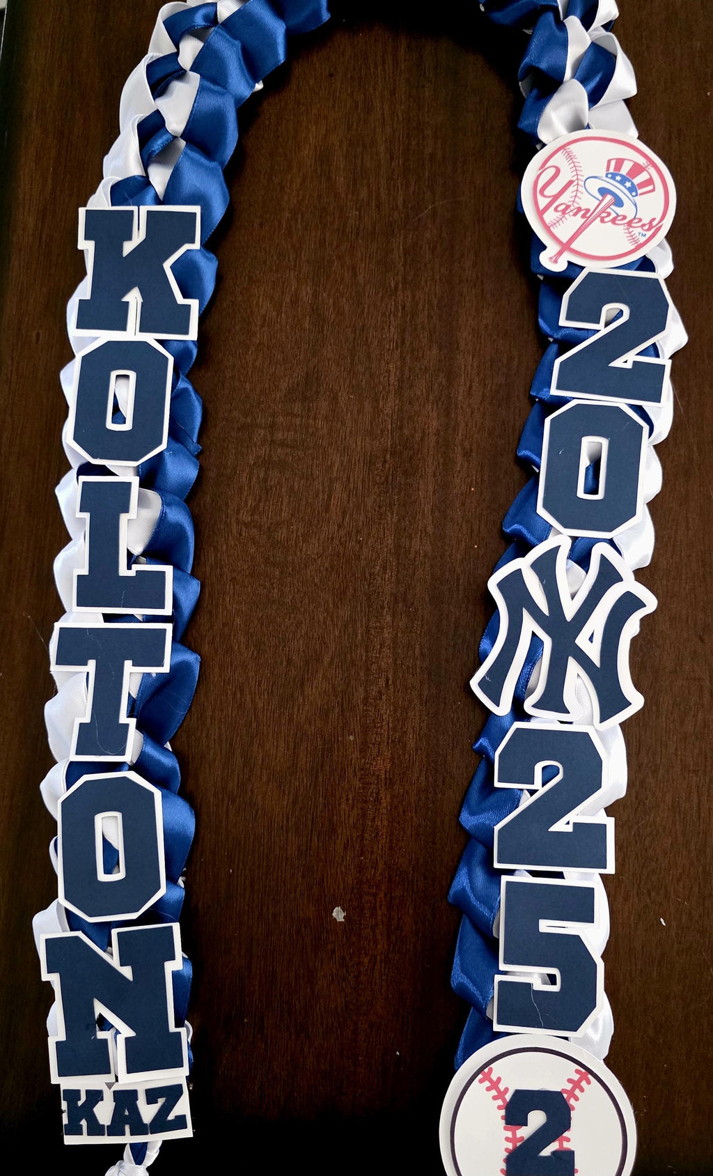 Customizable New York Yankees Graduation Lei