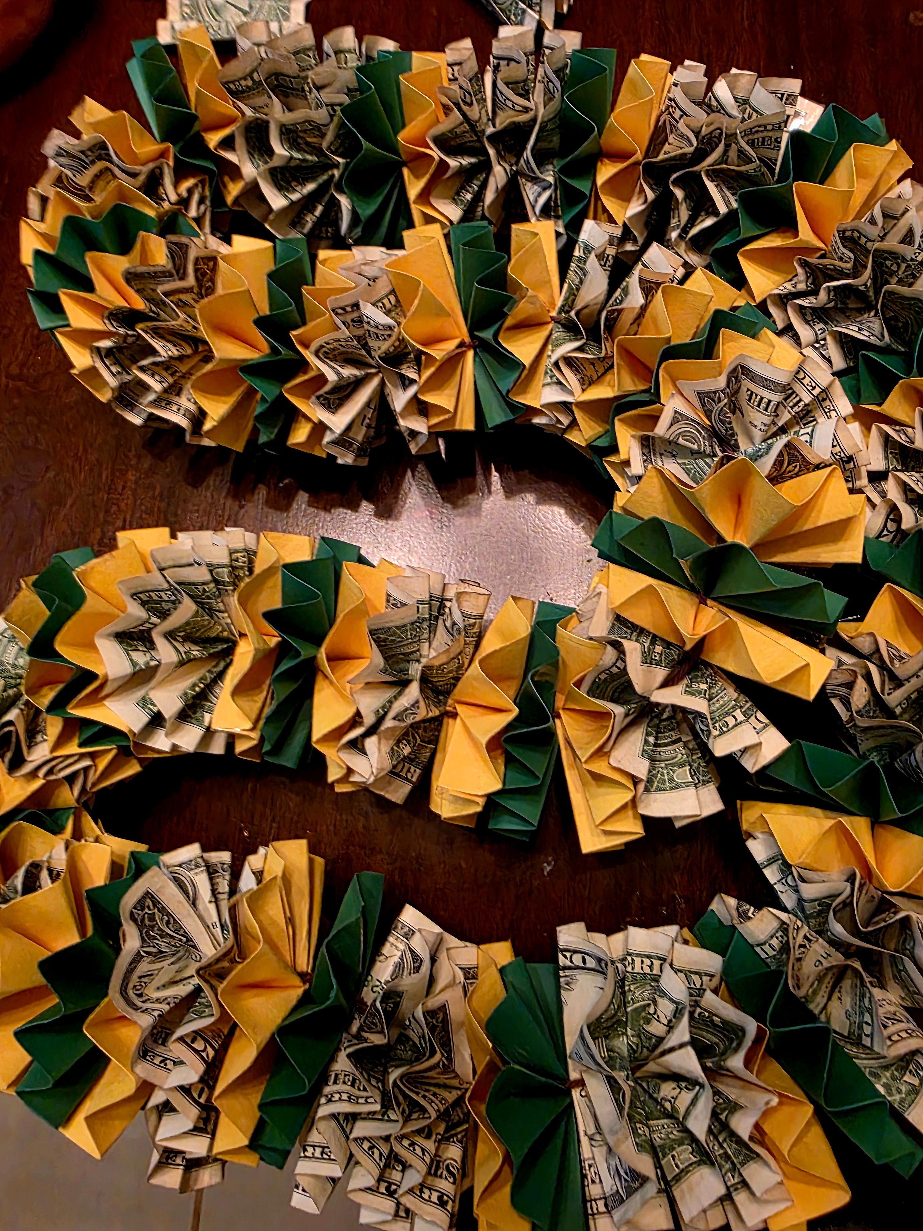 Money Graduation Lei – Custom Cash Graduation Lei Gift